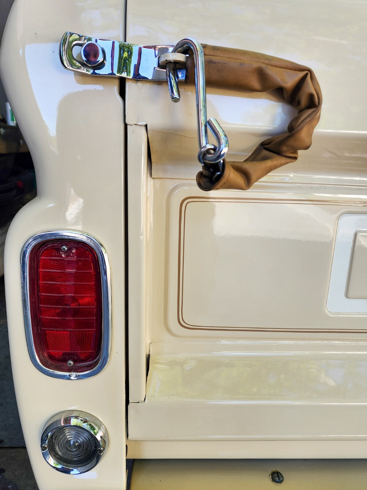 Chevrolet-C-20-Pickup-1964-Pickup-Truck-4