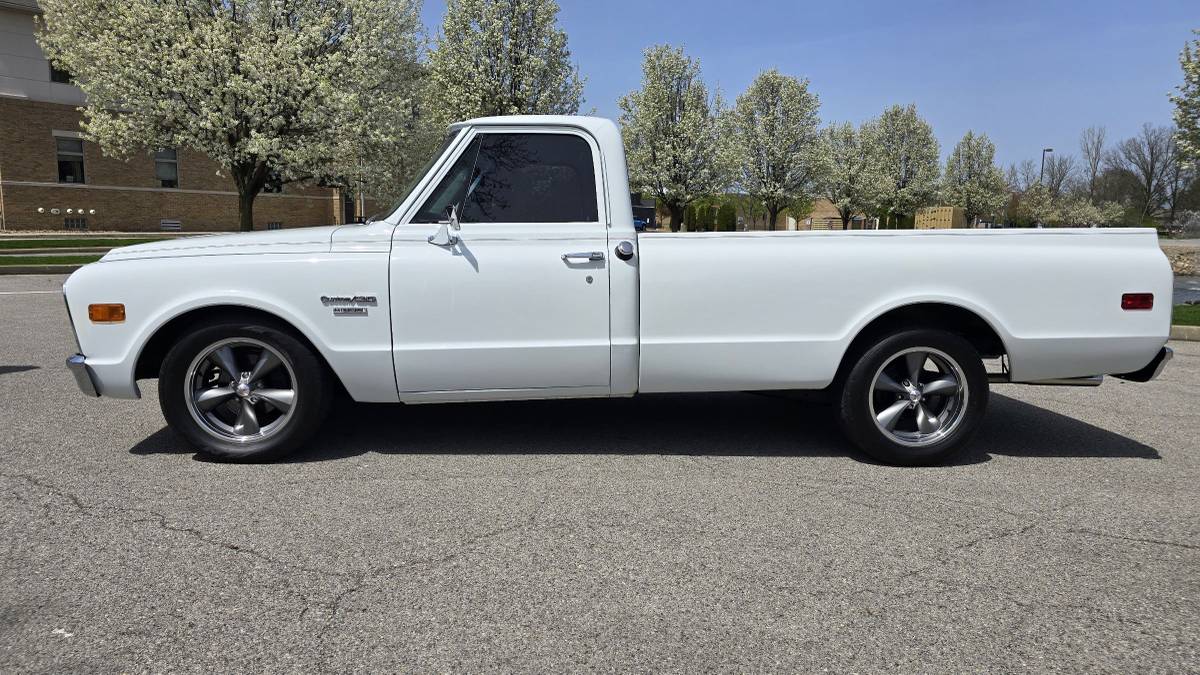 Chevrolet-C10-1968-white-1
