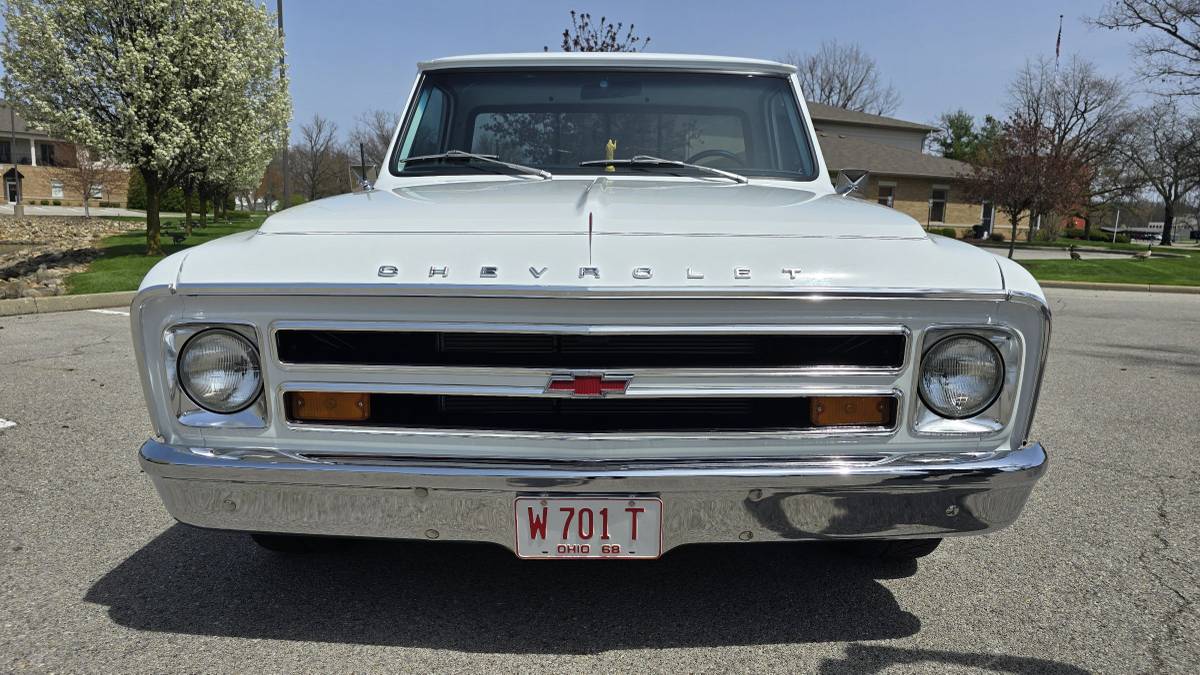 Chevrolet-C10-1968-white-10