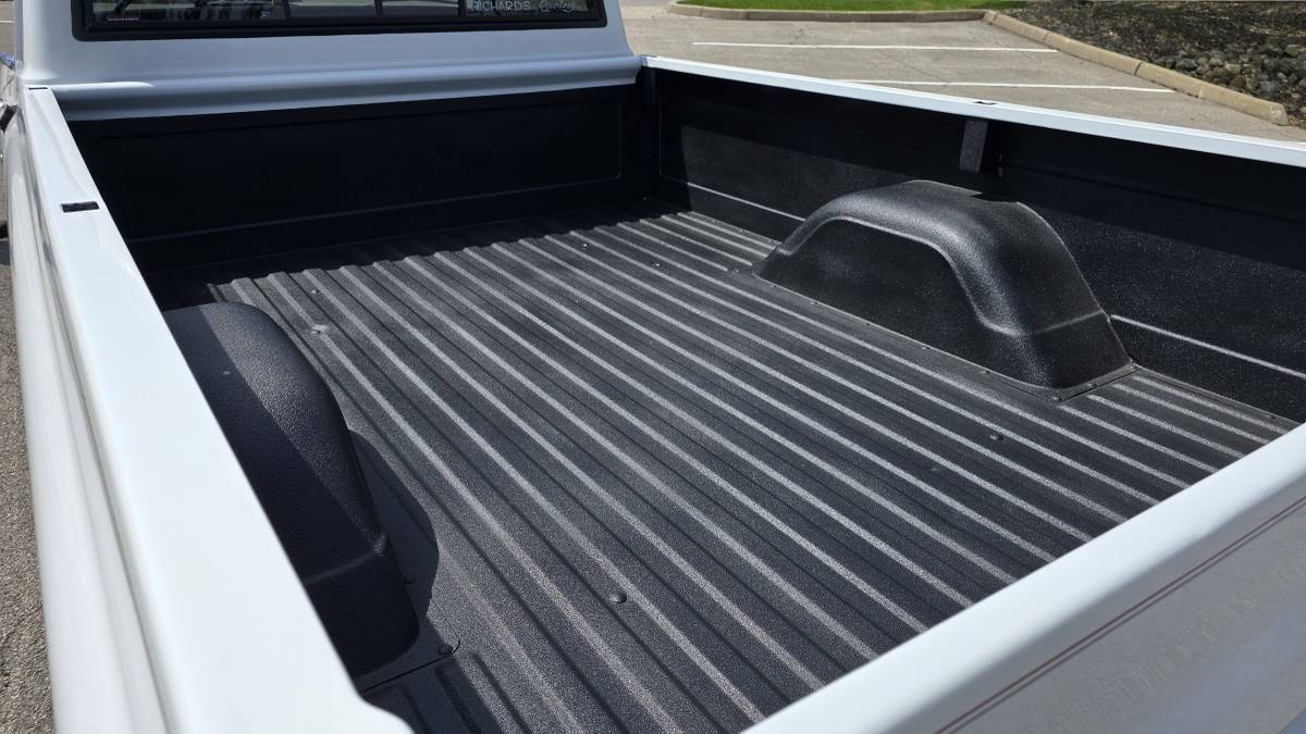 Chevrolet-C10-1968-white-11