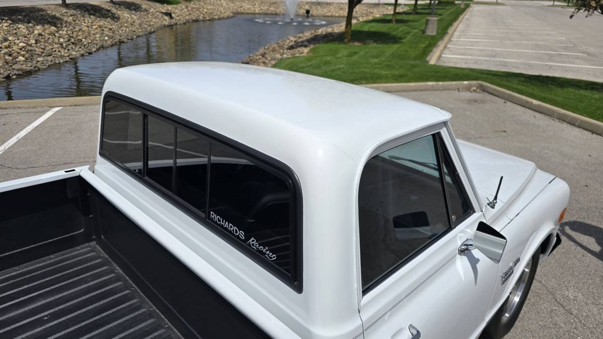 Chevrolet-C10-1968-white-18