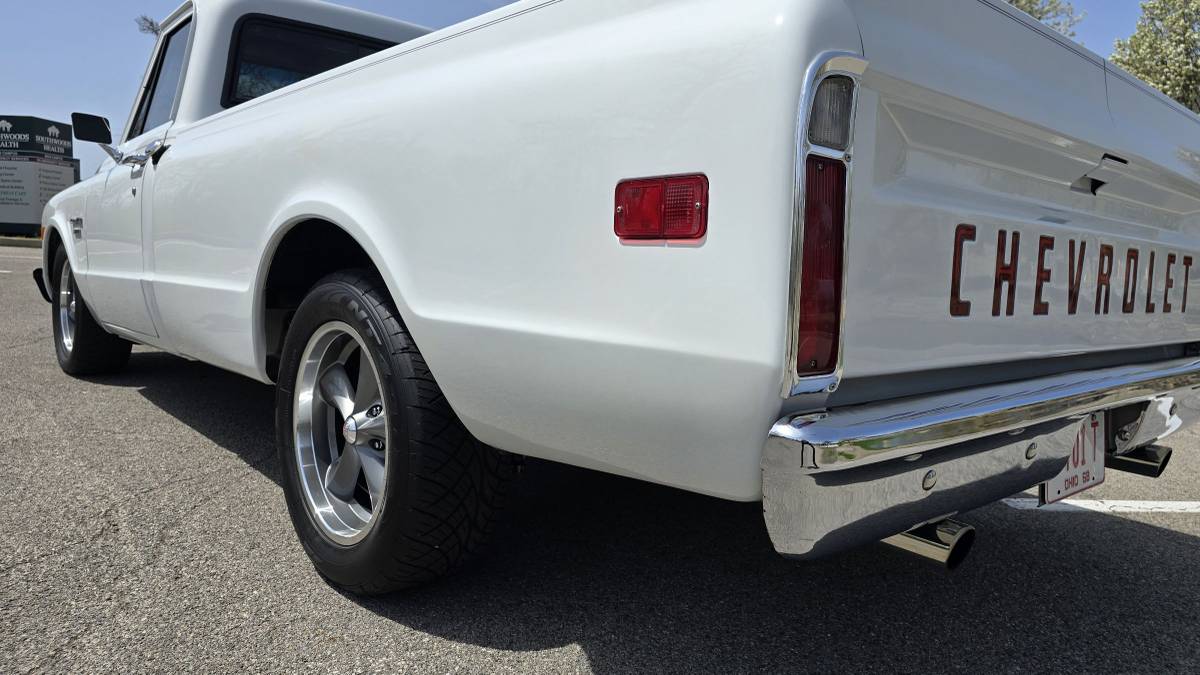 Chevrolet-C10-1968-white-2