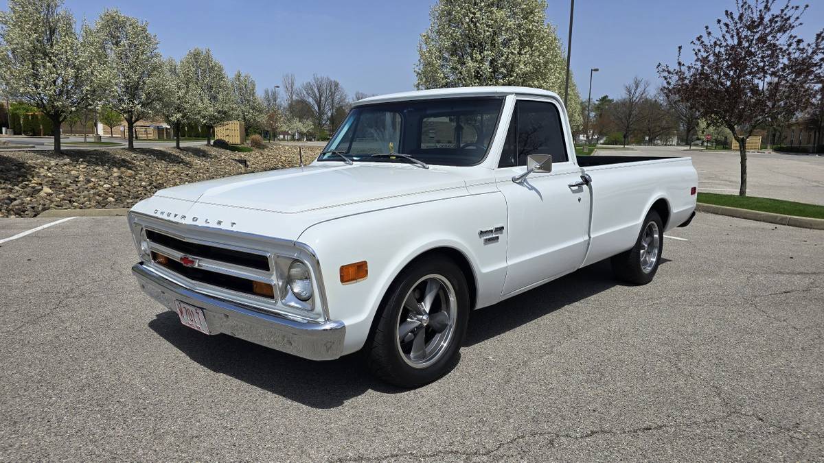Chevrolet-C10-1968-white-23
