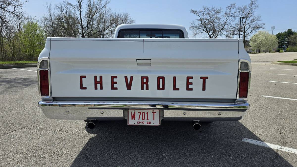Chevrolet-C10-1968-white-4