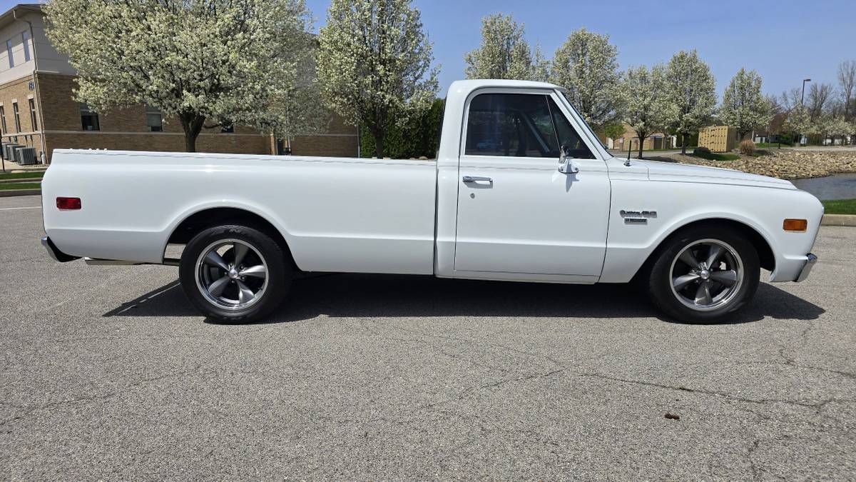 Chevrolet-C10-1968-white-7