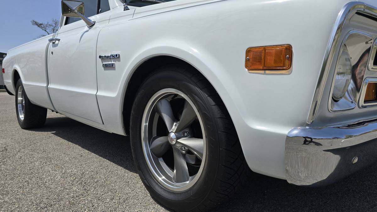 Chevrolet-C10-1968-white-8