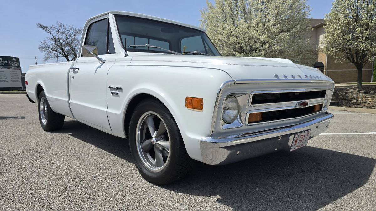Chevrolet-C10-1968-white-9