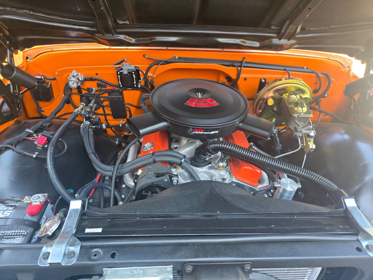 Chevrolet-C10-1972-orange-12