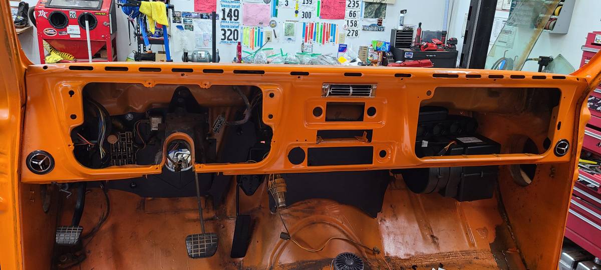 Chevrolet-C10-1972-orange-9