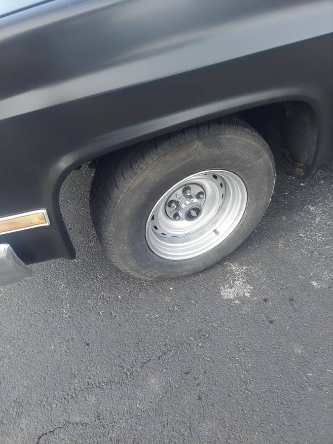 Chevrolet-C10-1982-black-5