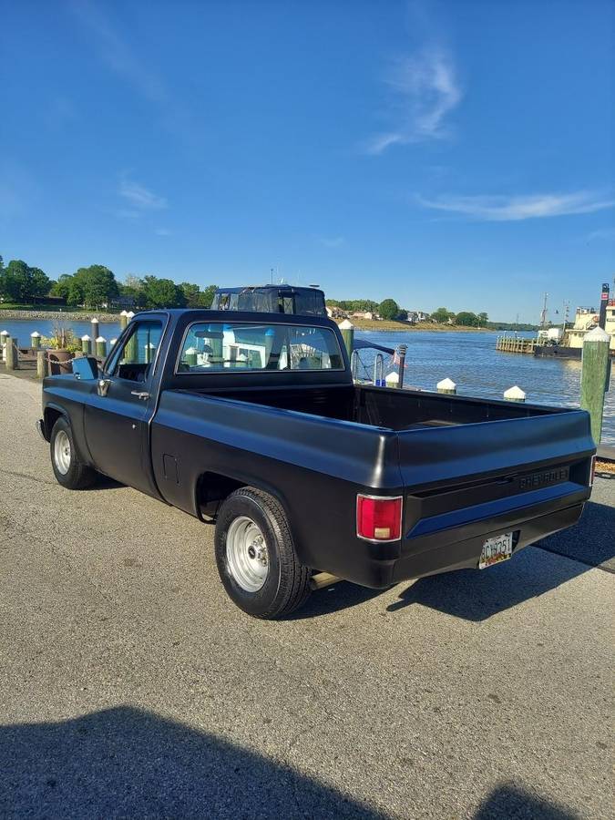 Chevrolet-C10-1982-black-9