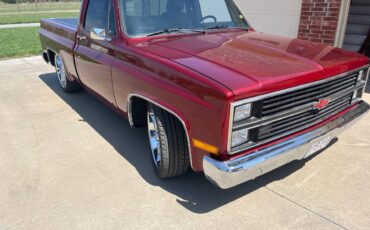 Chevrolet-C10-1985-custom-1
