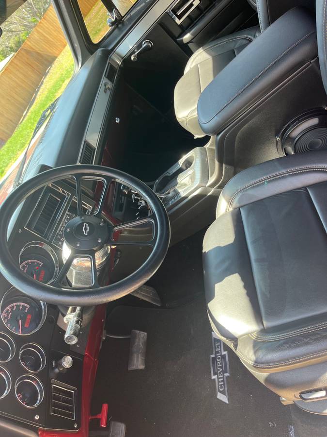 Chevrolet-C10-1985-custom-2