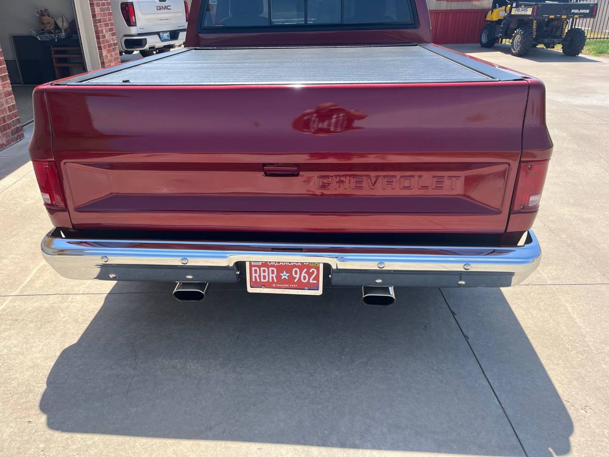 Chevrolet-C10-1985-custom-4