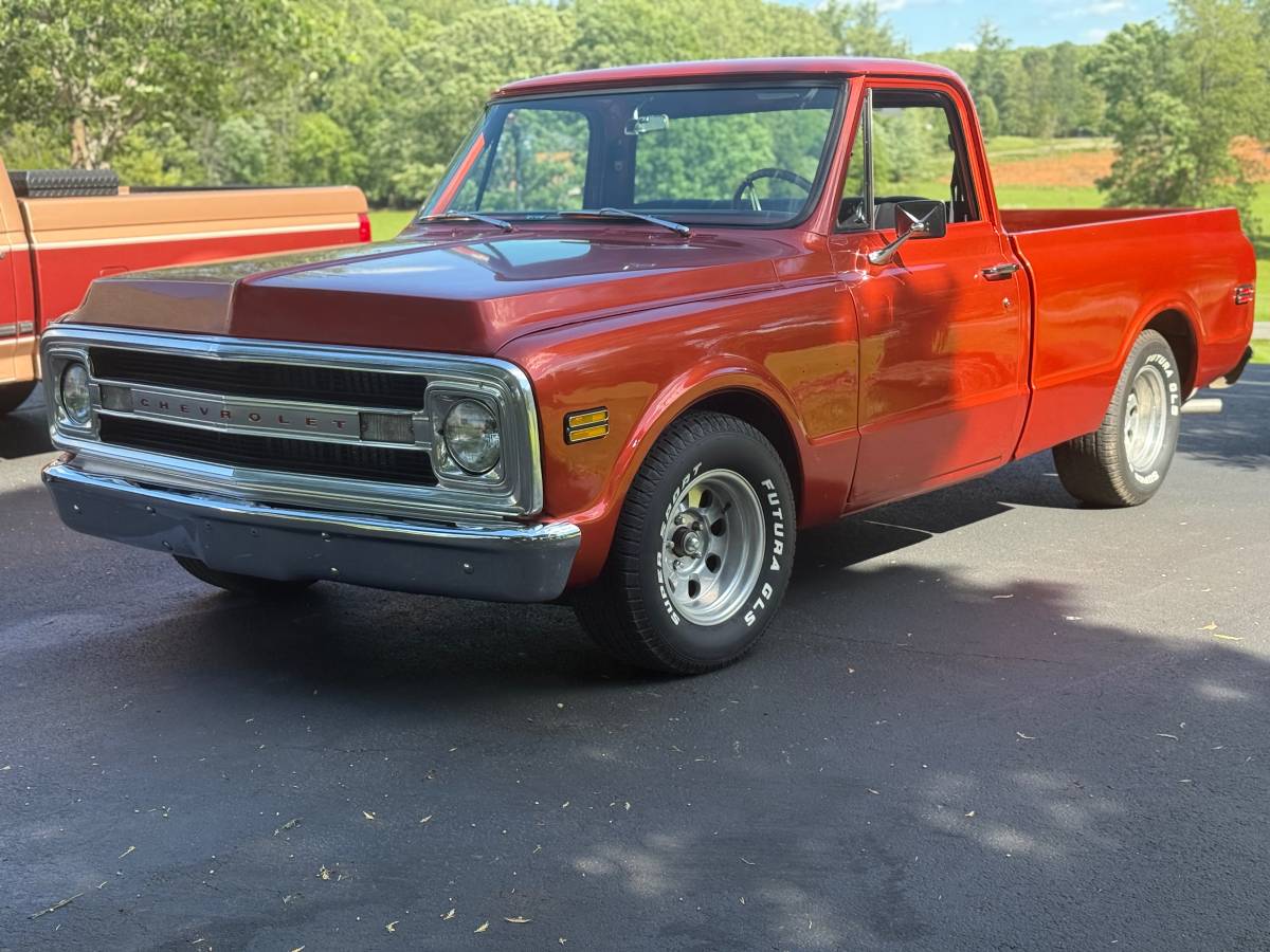 Chevrolet-C10-short-bed-1969-orange-1
