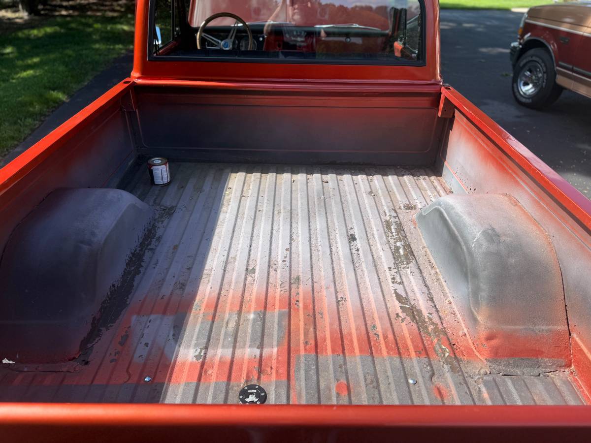 Chevrolet-C10-short-bed-1969-orange-13