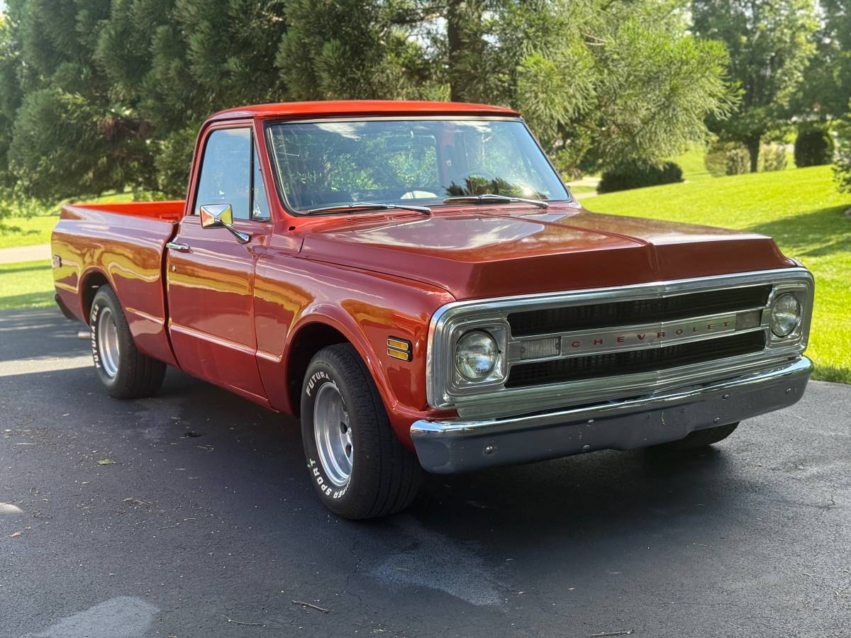 Chevrolet C10 short bed  1969 orange