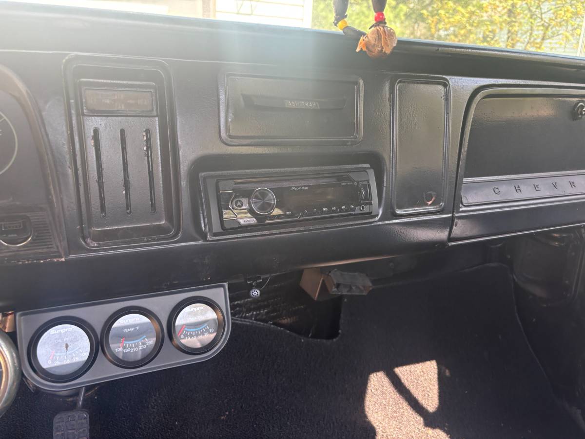 Chevrolet-C10-truck-1965-grey-4