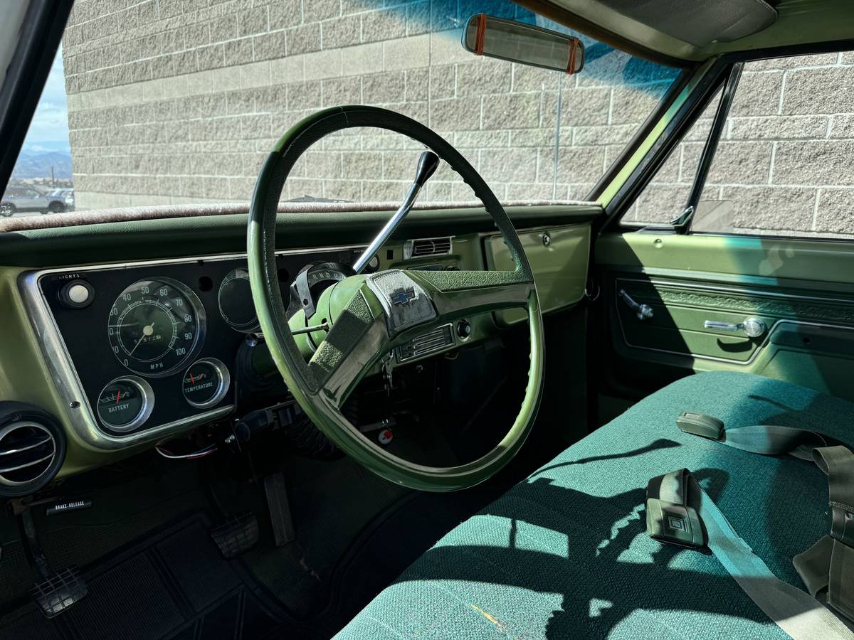 Chevrolet-C20-1972-green-5