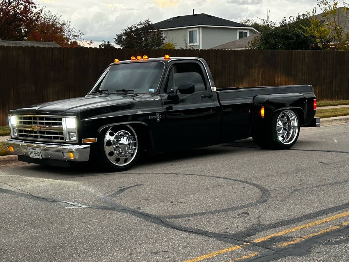 Chevrolet-C30-1982-black-3