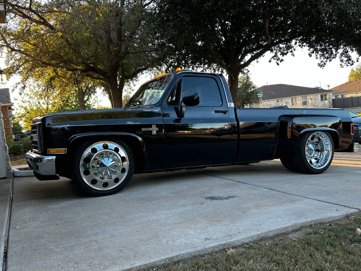 Chevrolet-C30-1982-black-7