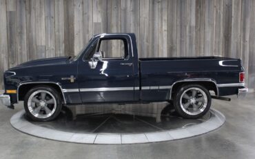 Chevrolet-CK-Pickup-1986-Beautiful-RestoMod-1