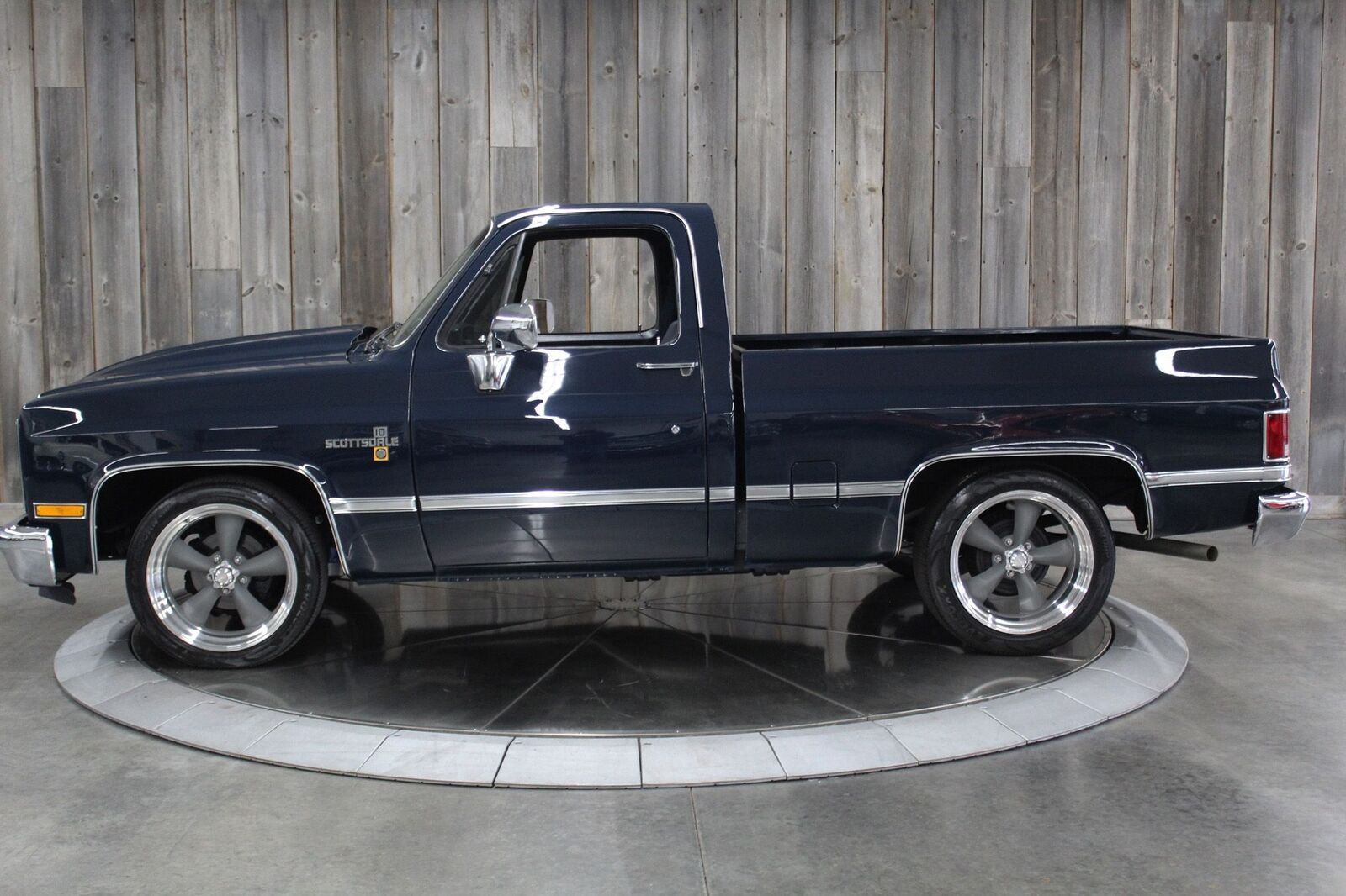 Chevrolet-CK-Pickup-1986-Beautiful-RestoMod-1
