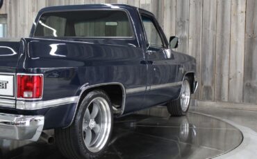 Chevrolet-CK-Pickup-1986-Beautiful-RestoMod-11