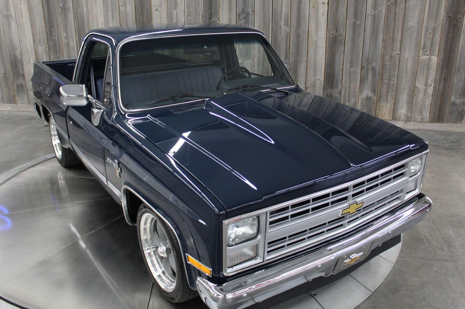 Chevrolet-CK-Pickup-1986-Beautiful-RestoMod-12