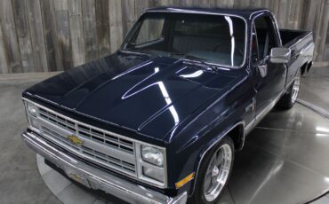Chevrolet-CK-Pickup-1986-Beautiful-RestoMod-13