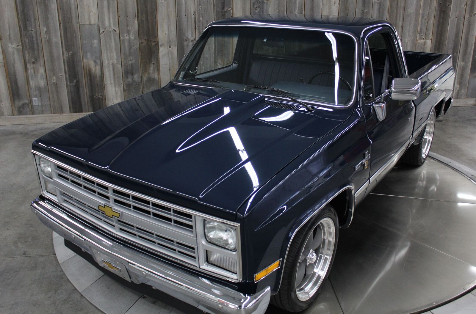 Chevrolet-CK-Pickup-1986-Beautiful-RestoMod-13