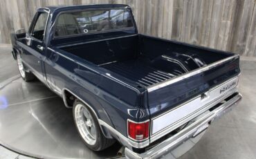 Chevrolet-CK-Pickup-1986-Beautiful-RestoMod-14