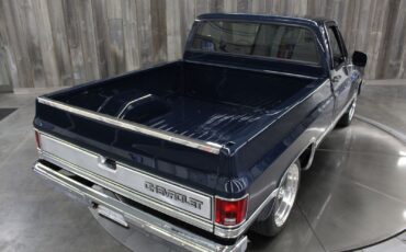Chevrolet-CK-Pickup-1986-Beautiful-RestoMod-15