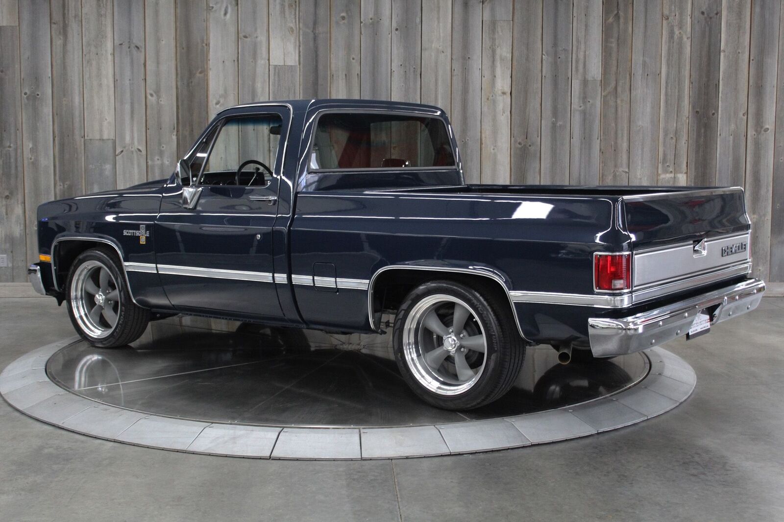 Chevrolet-CK-Pickup-1986-Beautiful-RestoMod-2
