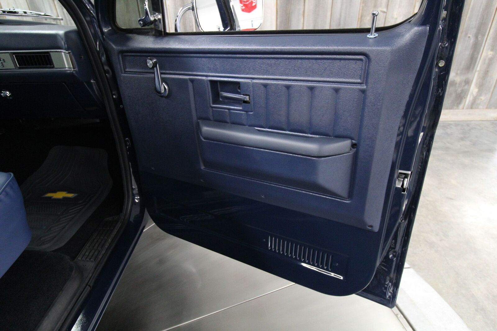 Chevrolet-CK-Pickup-1986-Beautiful-RestoMod-33