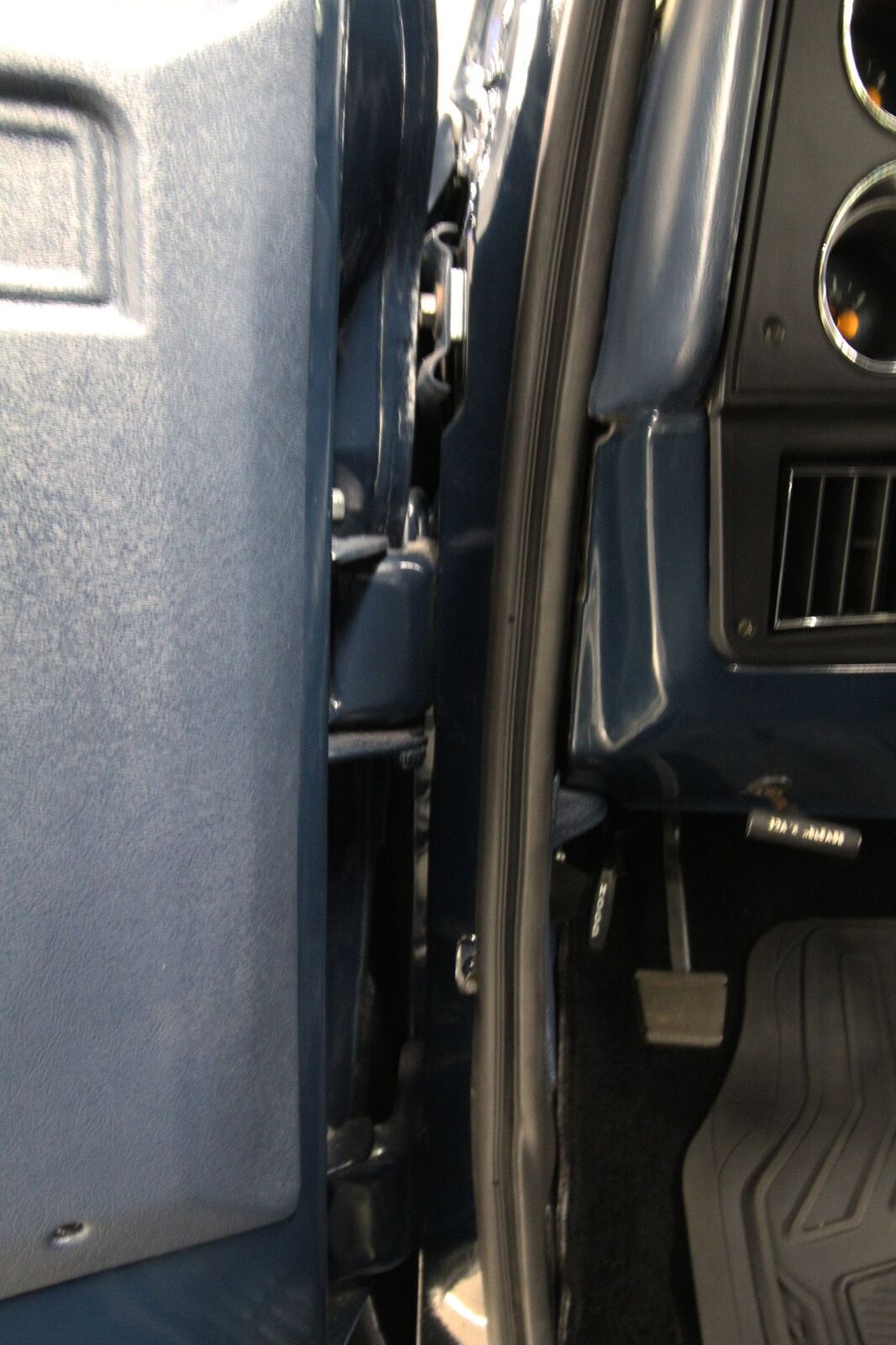 Chevrolet-CK-Pickup-1986-Beautiful-RestoMod-36