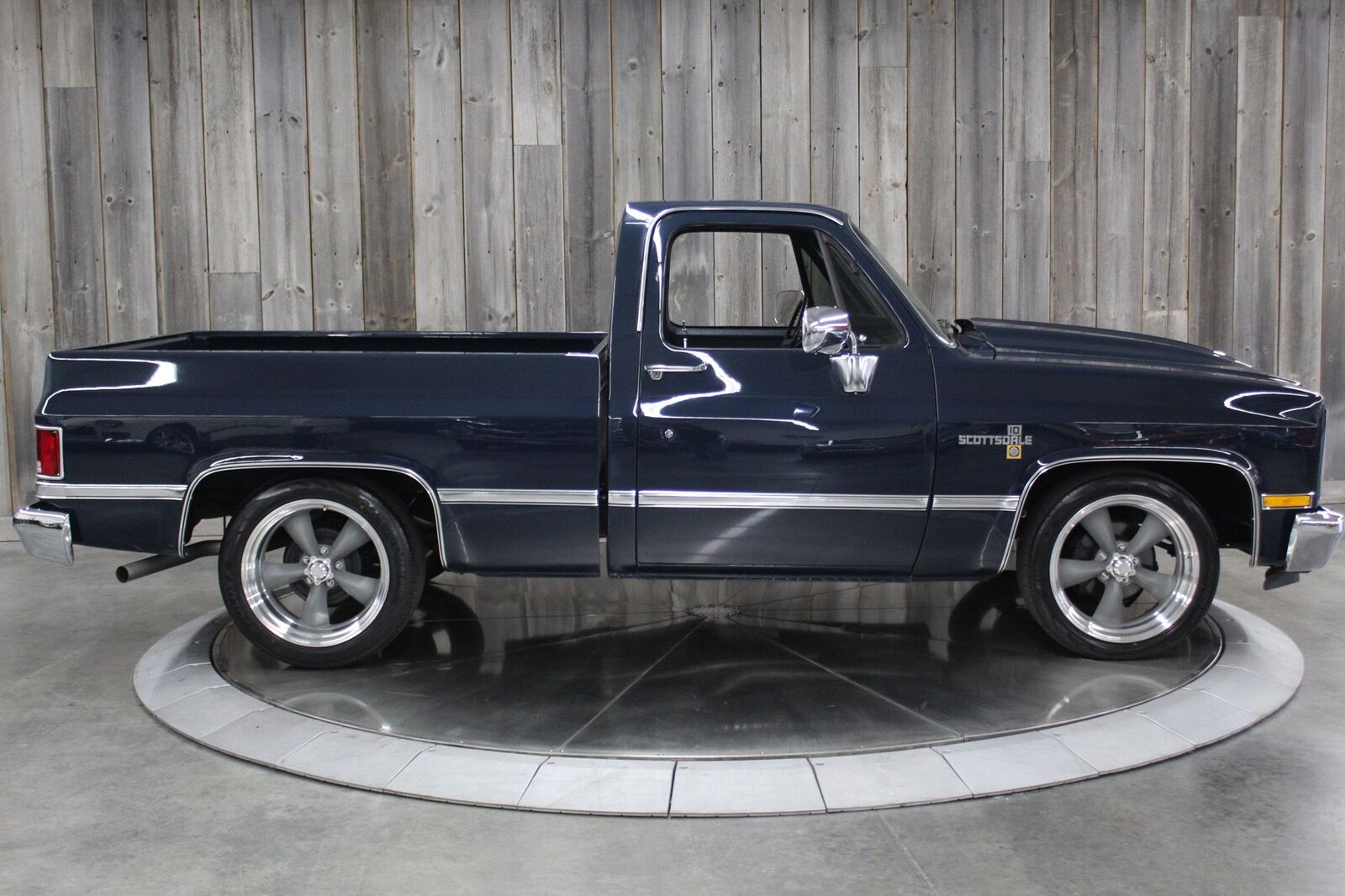 Chevrolet-CK-Pickup-1986-Beautiful-RestoMod-4