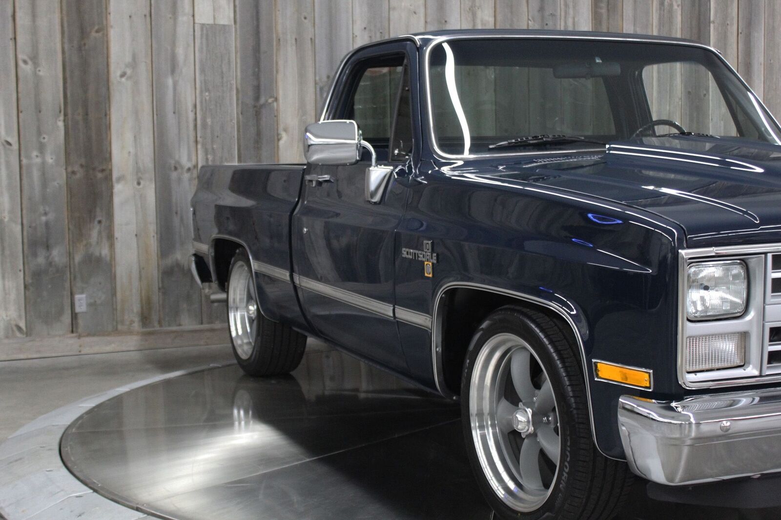 Chevrolet-CK-Pickup-1986-Beautiful-RestoMod-8