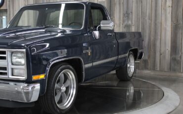 Chevrolet-CK-Pickup-1986-Beautiful-RestoMod-9