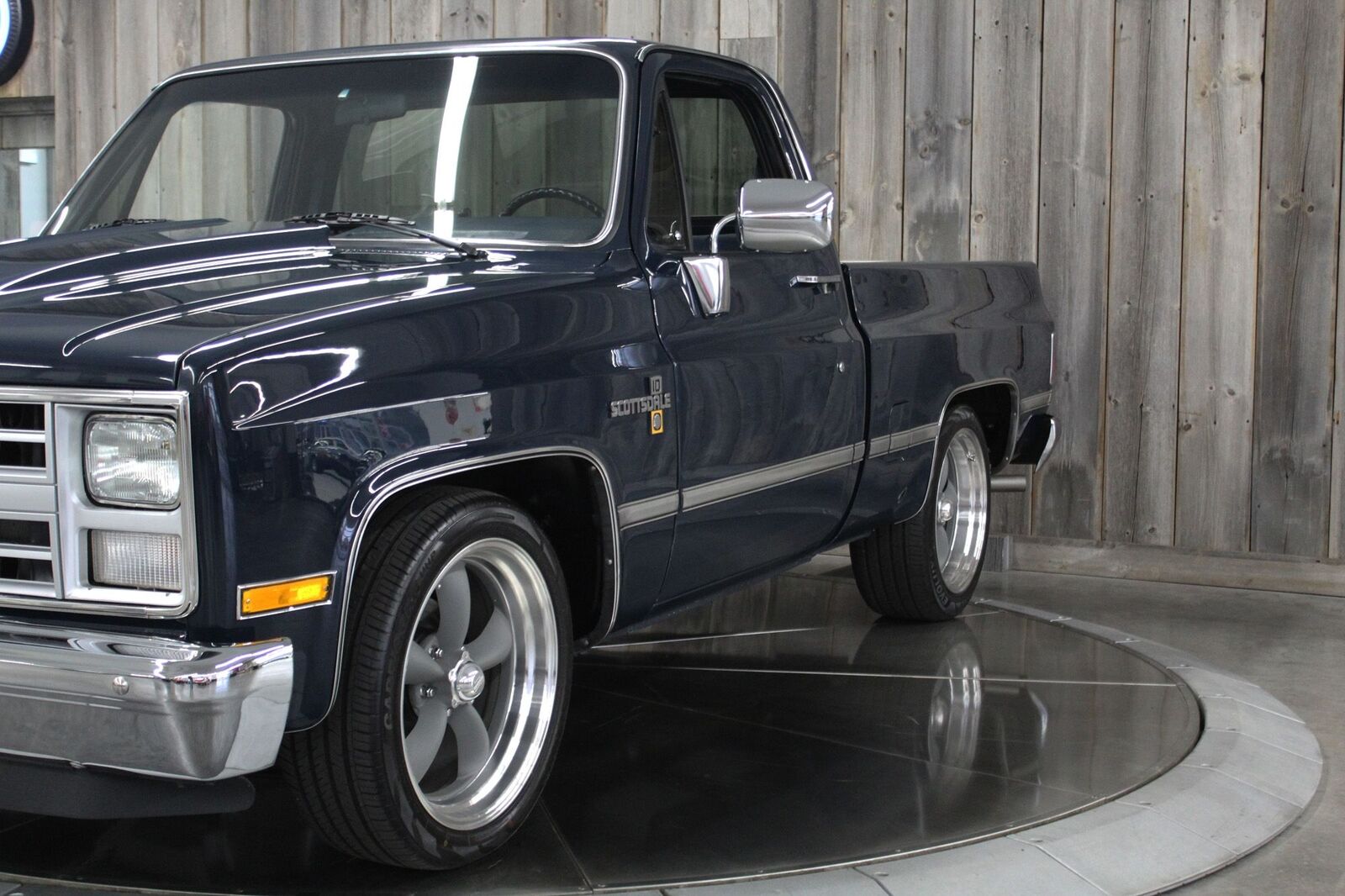 Chevrolet-CK-Pickup-1986-Beautiful-RestoMod-9