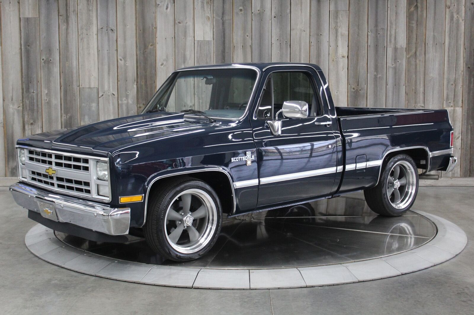 Chevrolet-CK-Pickup-1986-Beautiful-RestoMod