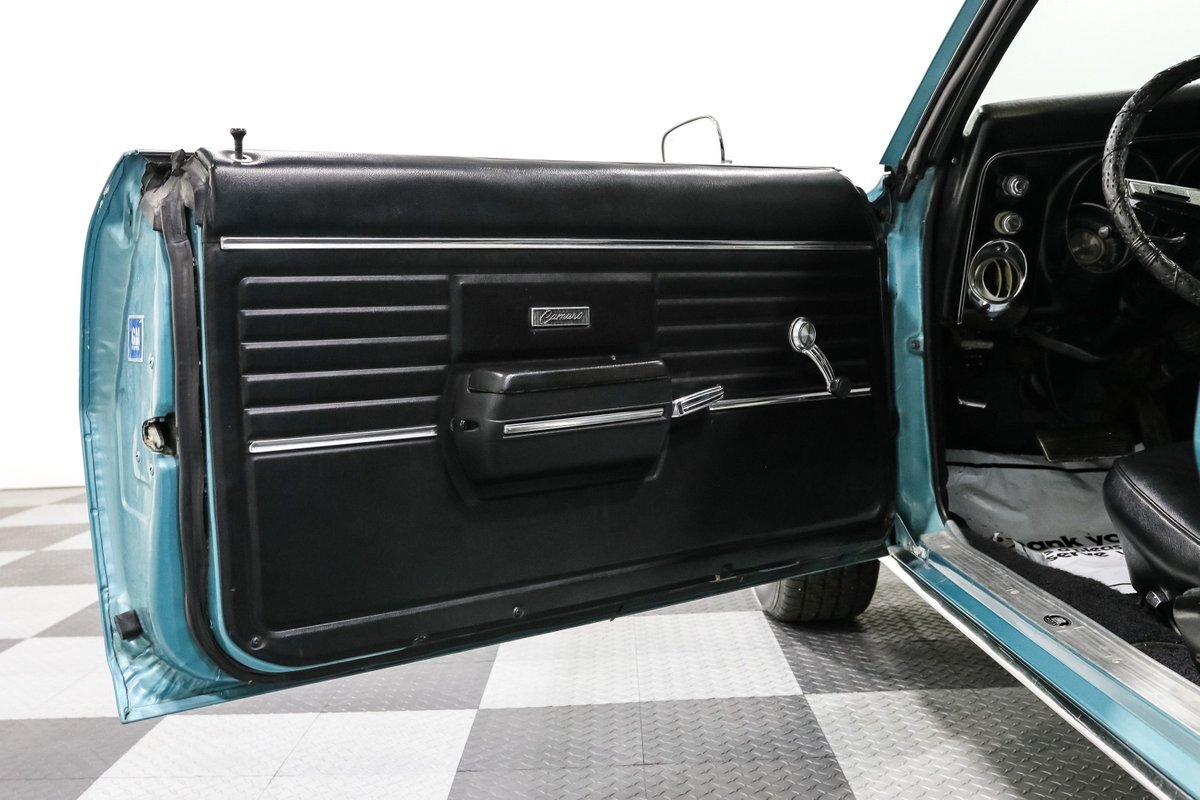 Chevrolet-Camaro-1968-Coupe-11
