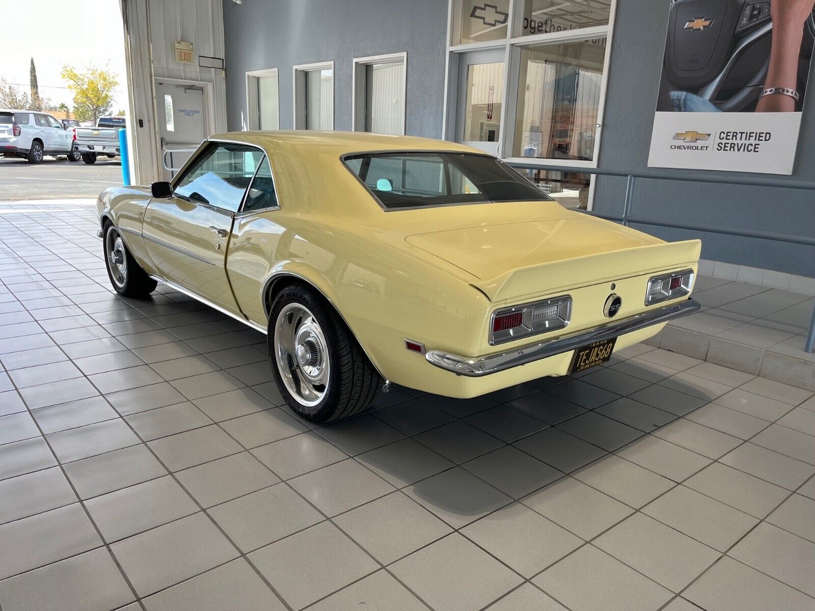 Chevrolet-Camaro-1968-Coupe-2