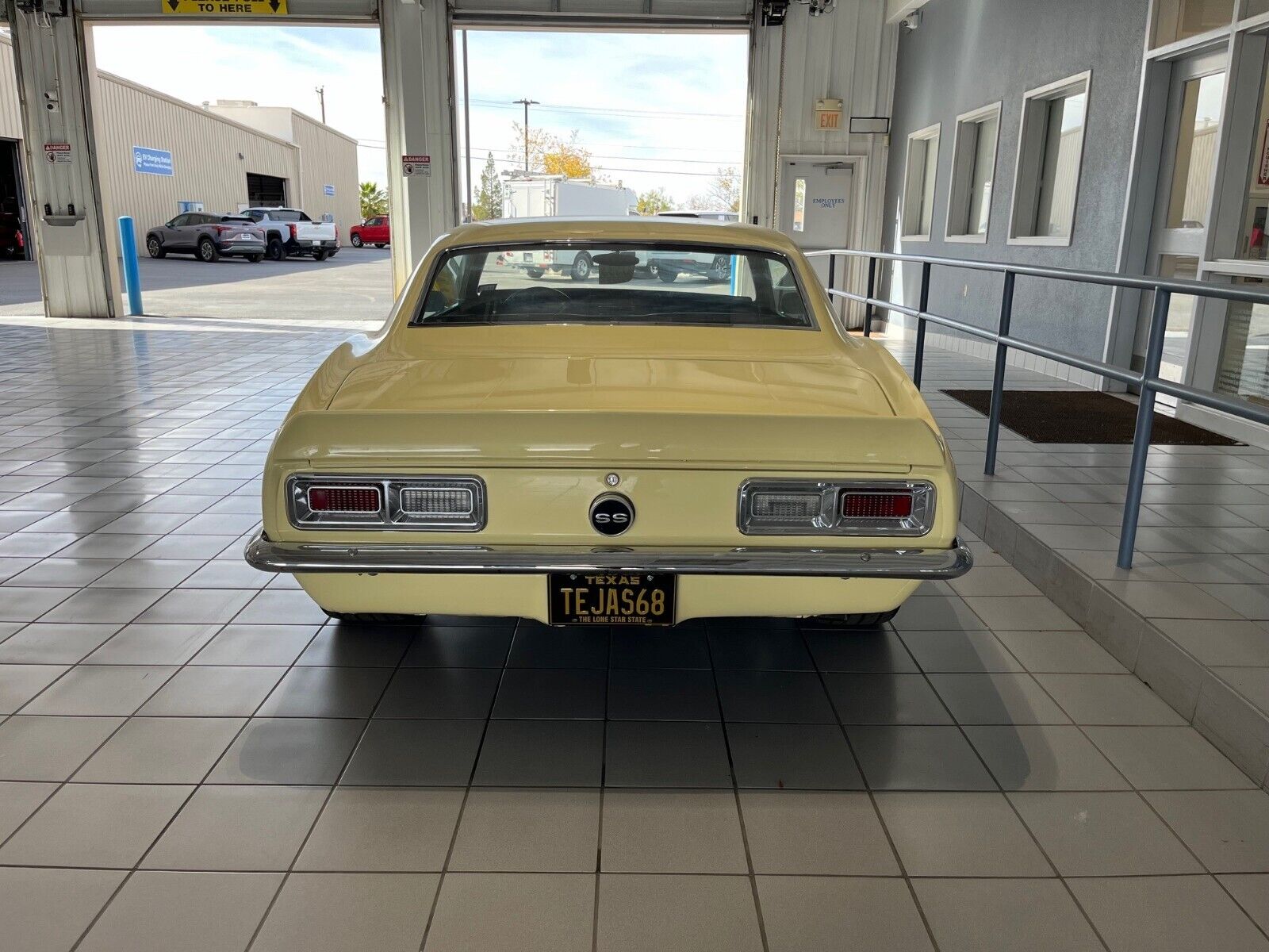 Chevrolet-Camaro-1968-Coupe-3