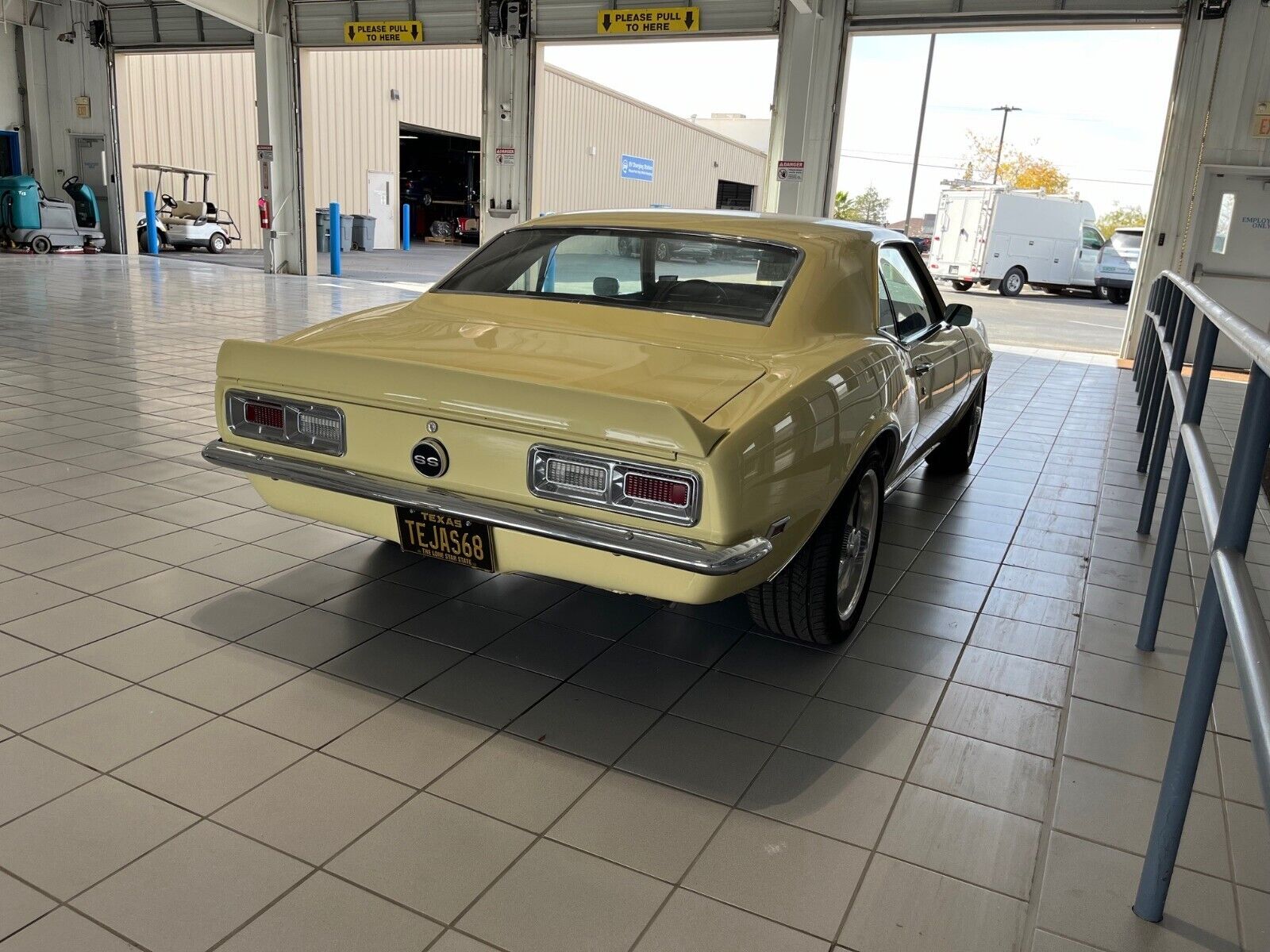Chevrolet-Camaro-1968-Coupe-4