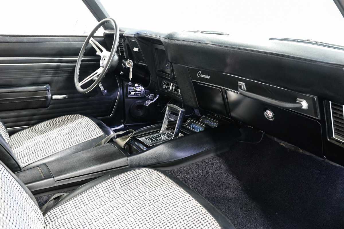 Chevrolet-Camaro-1969-Coupe-16