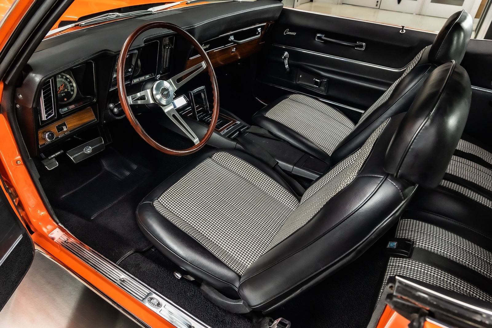 Chevrolet-Camaro-1969-Coupe-2