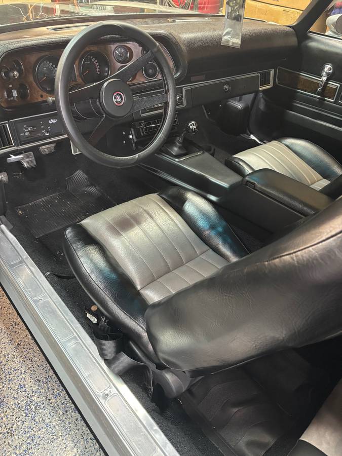 Chevrolet-Camaro-1973-custom-12