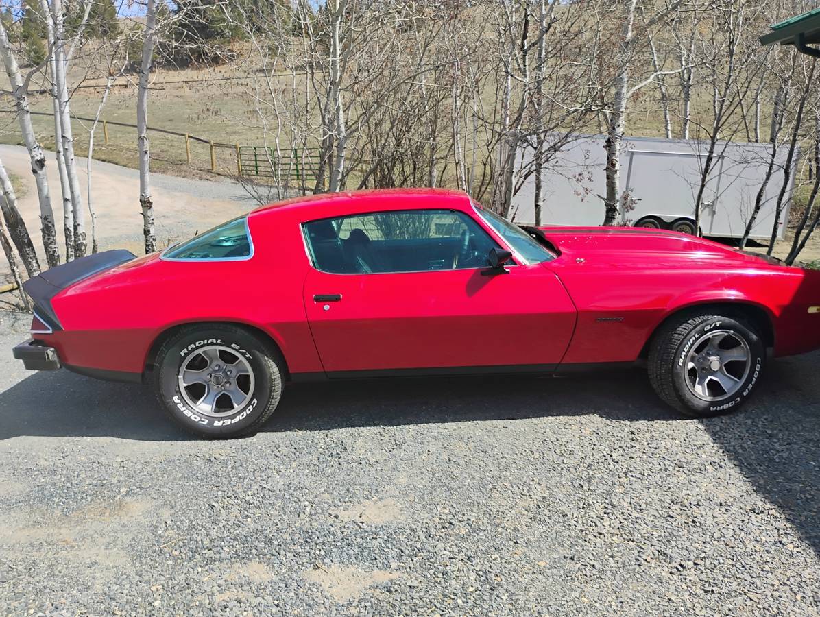 Chevrolet-Camaro-1975-red