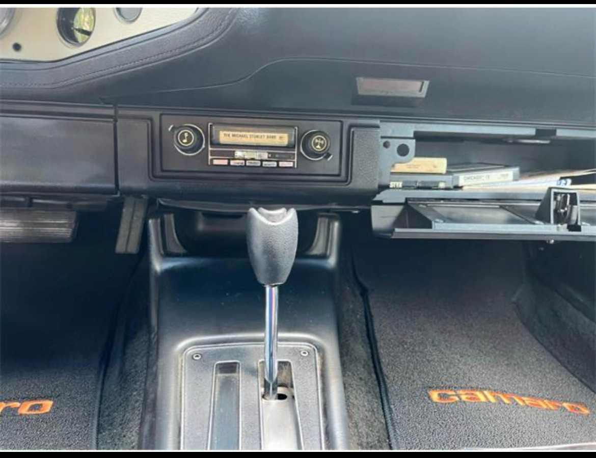 Chevrolet-Camaro-1977-Coupe-2